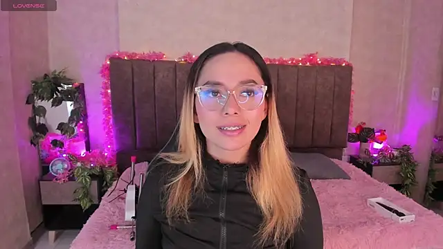 LanaMills  online show from 9, 8, 2026