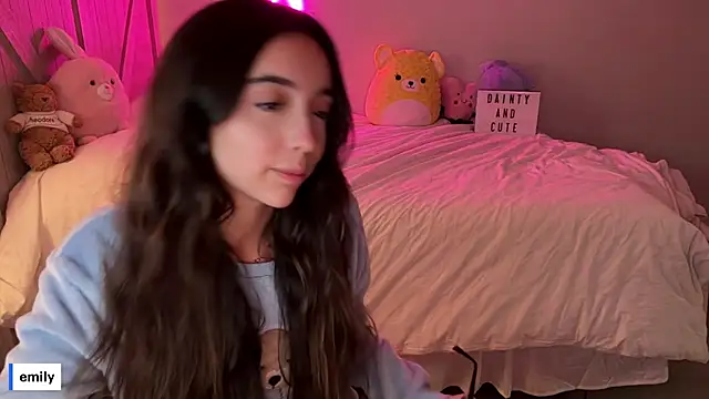 Snapshot of emmyfawn chatting on 12, 9, 2025 emmyfawn online show from 12, 9, 2025