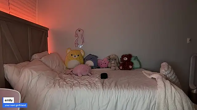 Snapshot of emmyfawn chatting on 15, 9, 2025 emmyfawn online show from 15, 9, 2025