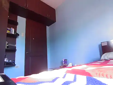 Yummiiieee28 online show from 3, 10, 2025