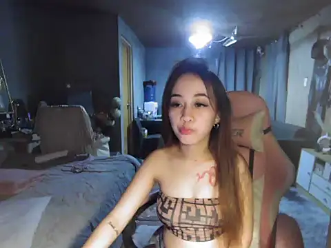 Yummiiieee28 online show from 29, 10, 2025