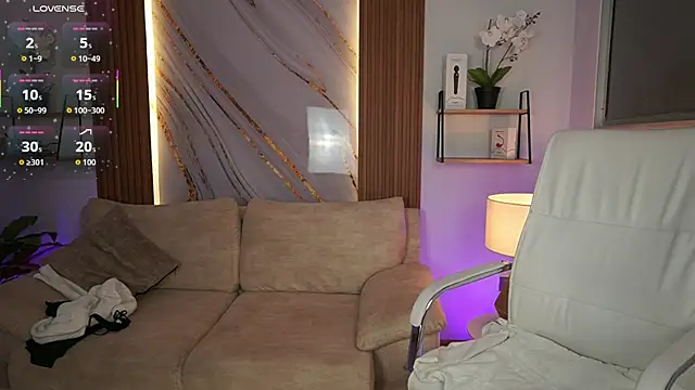 MilaCrave online show from 6, 11, 2025