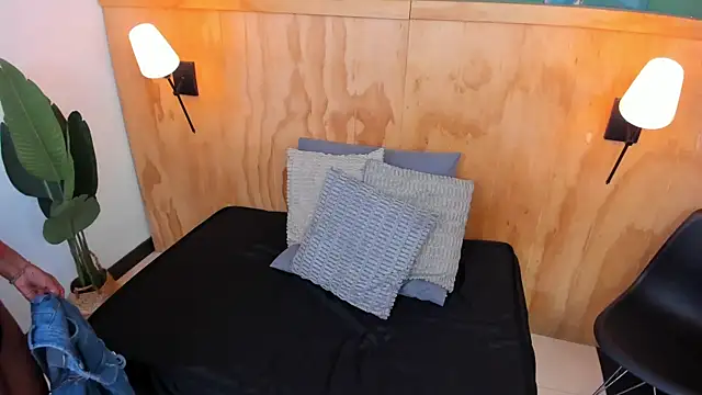 halleylorens online show from 10, 9, 2025