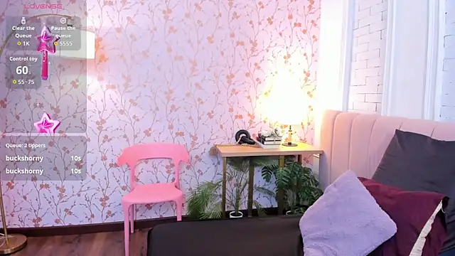 halleylorens online show from 9, 5, 2026