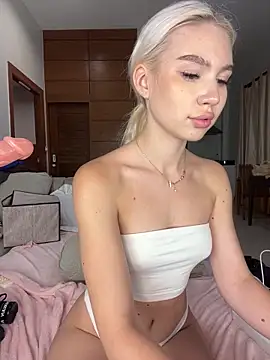 Kiss Avrora  online show from 17, 9, 2025