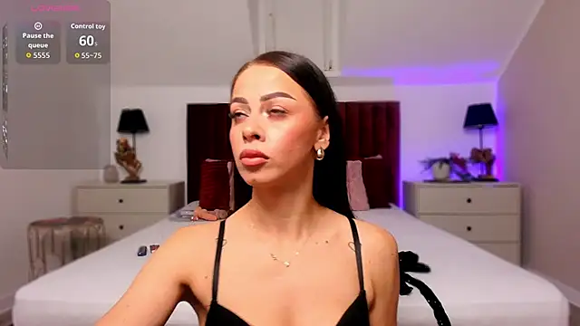 Snapshot of MiaGoldX chatting on 6, 10, 2025 MiaGoldX online show from 6, 10, 2025