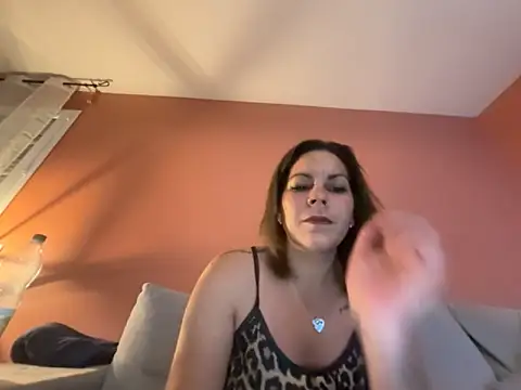 Snapshot of minettedusud chatting on 28, 11, 2025 minettedusud online show from 28, 11, 2025