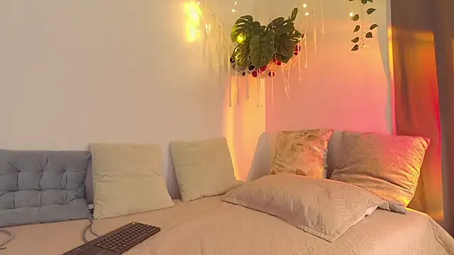 Snapshot of swt_helen chatting on 21, 12, 2025 swt helen online show from 21, 12, 2025