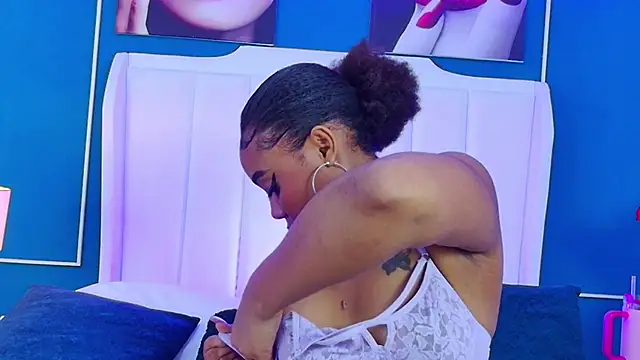 AngelaRoberts online show from 22, 10, 2025