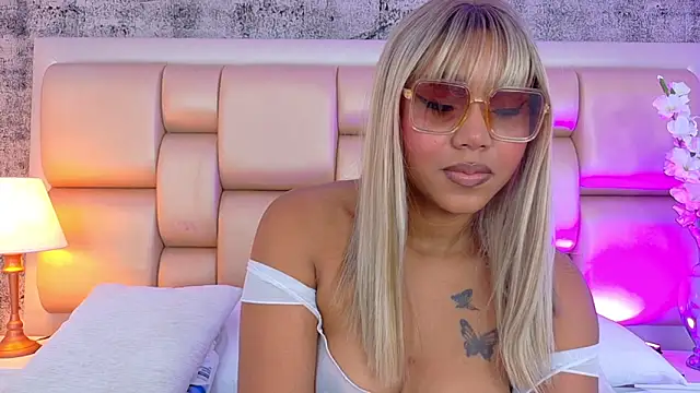 AngelaRoberts online show from 4, 5, 2026