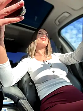 Snapshot of _JessyRey_ chatting on 28, 10, 2025 JessyRey online show from 28, 10, 2025