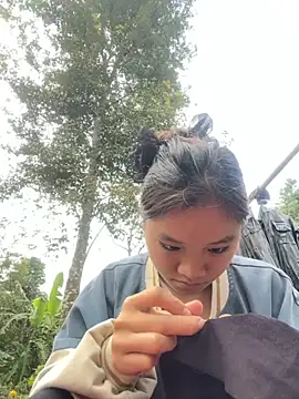 Snapshot of __Nhug__05 chatting on 29, 10, 2025   Nhug  05 online show from 29, 10, 2025