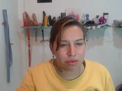 Snapshot of cloequeen15 chatting on 22, 9, 2025 cloequeen15 online show from 22, 9, 2025