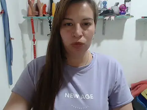 Snapshot of cloequeen15 chatting on 25, 9, 2025 cloequeen15 online show from 25, 9, 2025