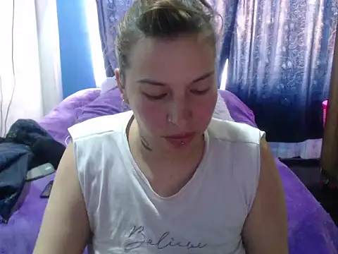 Snapshot of cloequeen15 chatting on 30, 9, 2025 cloequeen15 online show from 30, 9, 2025