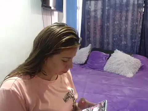 Snapshot of cloequeen15 chatting on 6, 10, 2025 cloequeen15 online show from 6, 10, 2025