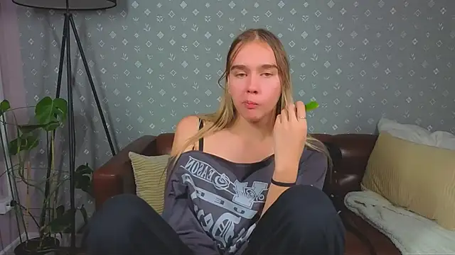 Snapshot of Vel1ka chatting on 8, 10, 2025 Vel1ka online show from 8, 10, 2025