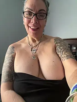 dieseldame1313 online show from 19, 12, 2025