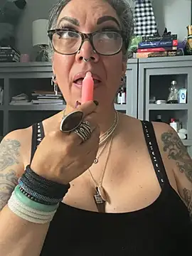 dieseldame1313 online show from 6, 7, 2026