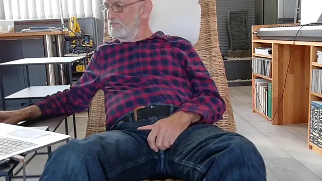 Snapshot of ewaldwillems99 chatting on 15, 10, 2025 ewaldwillems99 online show from 15, 10, 2025