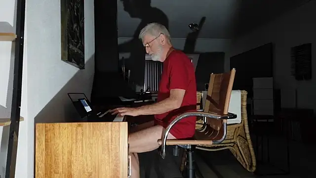 Snapshot of ewaldwillems99 chatting on 7, 11, 2025 ewaldwillems99 online show from 7, 11, 2025