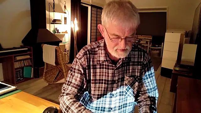 Snapshot of ewaldwillems99 chatting on 24, 11, 2025 ewaldwillems99 online show from 24, 11, 2025