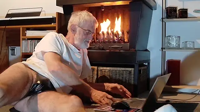 Snapshot of ewaldwillems99 chatting on 2, 12, 2025 ewaldwillems99 online show from 2, 12, 2025