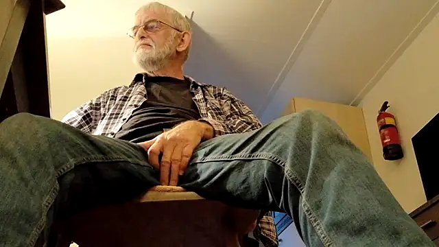 Snapshot of ewaldwillems99 chatting on 7, 1, 2026 ewaldwillems99 online show from 7, 1, 2026