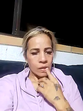 Snapshot of Alisson_Milf chatting on 18, 9, 2025 Alisson Milf online show from 18, 9, 2025