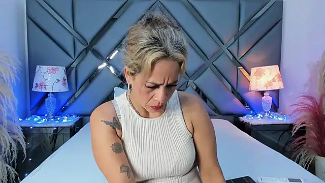 Snapshot of Alisson_Milf chatting on 18, 1, 2026 Alisson Milf online show from 18, 1, 2026