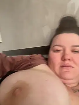 SunnyLeila2101 online show from 5, 12, 2025