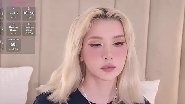 Snapshot of Nesolla chatting on 11, 9, 2025 Nesolla online show from 11, 9, 2025