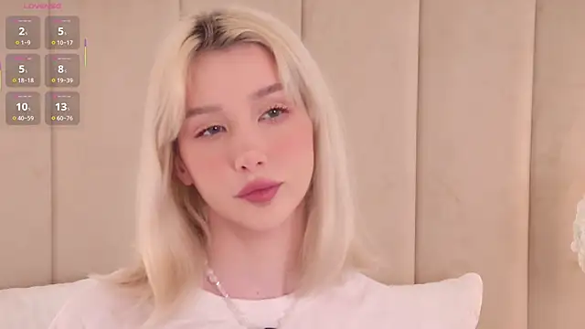 Snapshot of Nesolla chatting on 22, 9, 2025 Nesolla online show from 22, 9, 2025