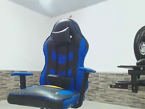 Snapshot of mister_cum1999 chatting on 10, 10, 2025 mister cum1999 online show from 10, 10, 2025