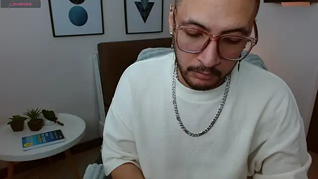 Snapshot of __Damian___ chatting on 12, 9, 2025   Damian    online show from 12, 9, 2025