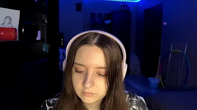 LauretteRagar online show from 10, 9, 2025