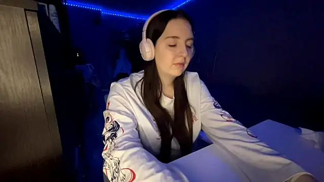 LauretteRagar online show from 20, 10, 2025