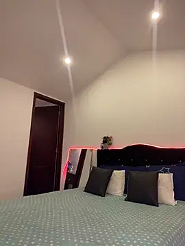 Snapshot of MiaAlarie chatting on 4, 10, 2025 MiaAlarie online show from 4, 10, 2025