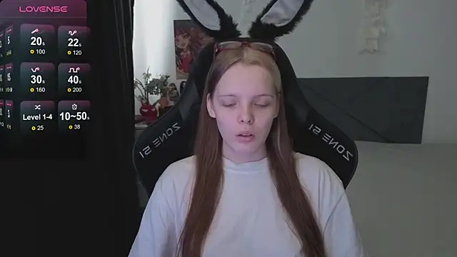 Luna Navy online show from 4, 10, 2025