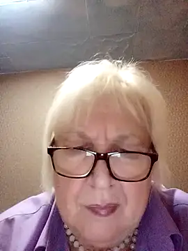 Alexia64231 online show from 6, 11, 2025