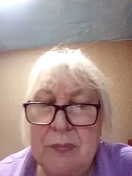 Alexia64231 online show from 1, 12, 2025