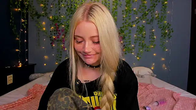 Lillie Berry online show from 14, 7, 2026