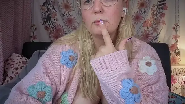 Daisyxoxo  online show from 3, 10, 2025