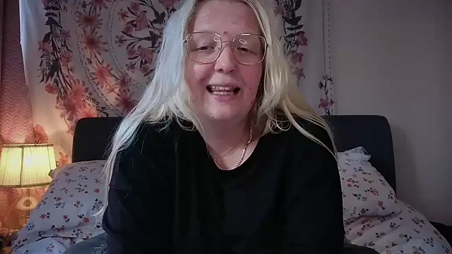 Daisyxoxo  online show from 19, 5, 2026