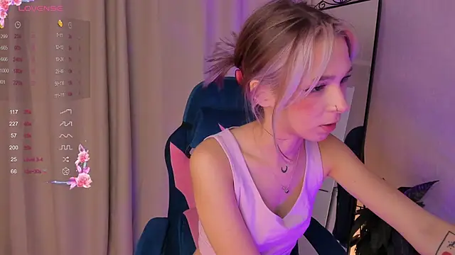 Snapshot of MiSeki chatting on 5, 10, 2025 MiSeki online show from 5, 10, 2025