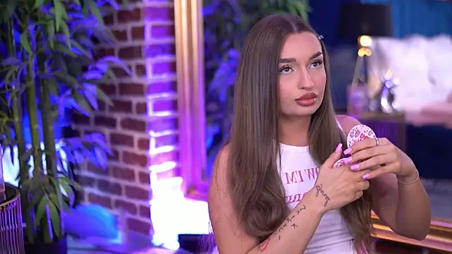 MillaSerene online show from 6, 11, 2025