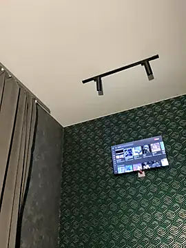 Snapshot of FavoriteKira chatting on 8, 11, 2025 FavoriteKira online show from 8, 11, 2025