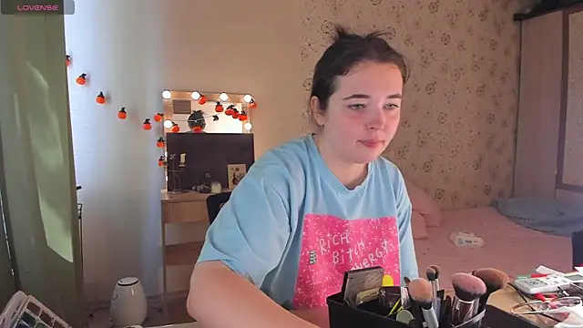Alice next door online show from 23, 7, 2026