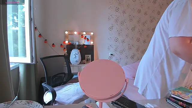 Alice next door online show from 28, 7, 2026