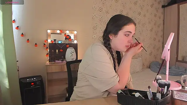 Alice next door online show from 3, 8, 2026